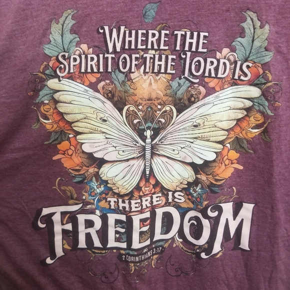 Lovely graphic tee of Biblical quote - Picture 2 of 5